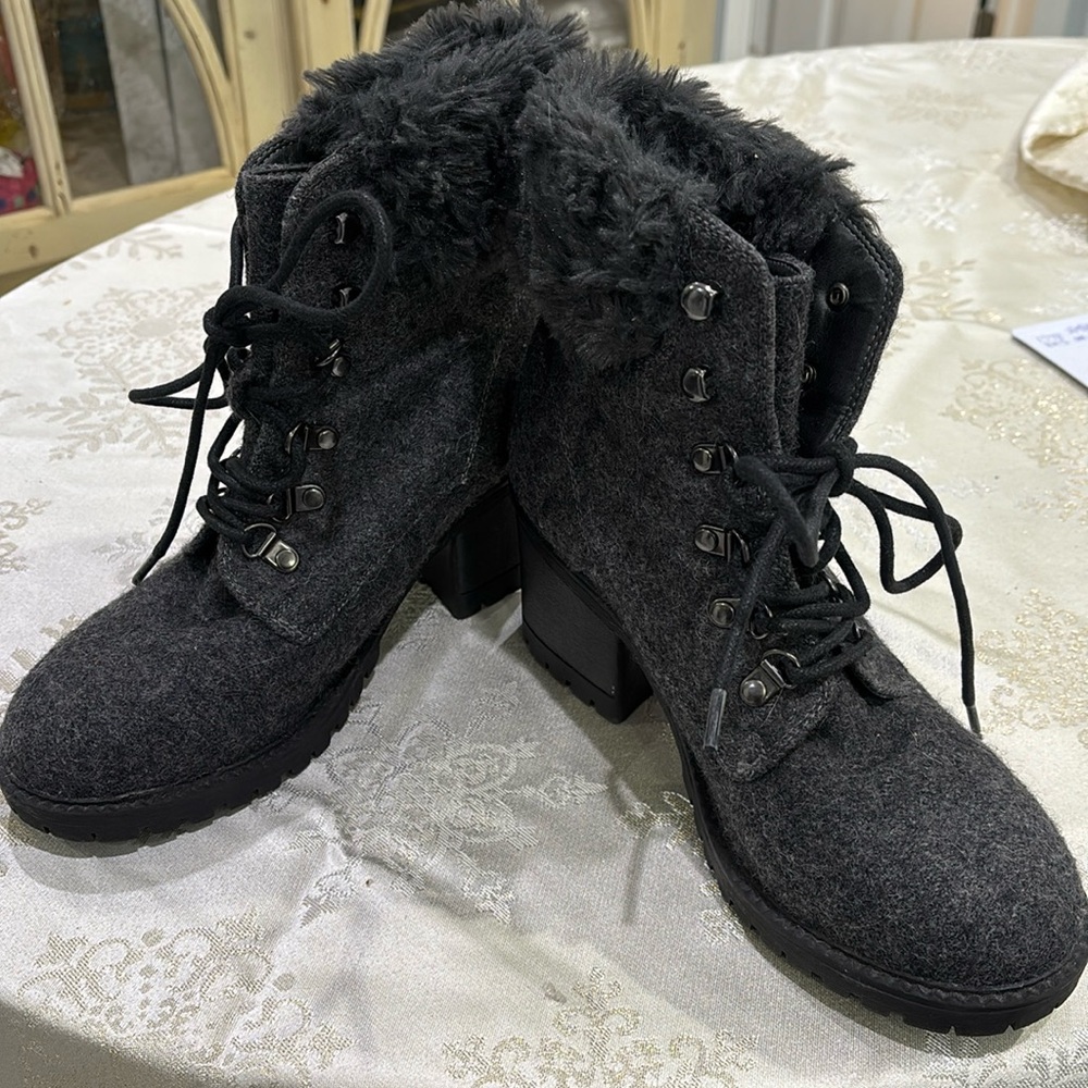 CLIFFS LACE UP BOOTS